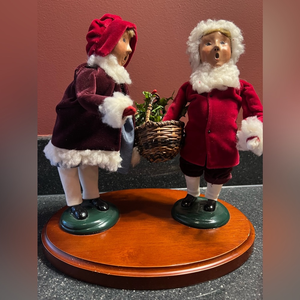 Byers Choice Carolers GATHERING THE HOLLY Christmas Illustrations Girl & Boy